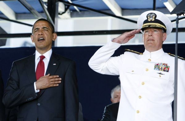 Obama dnes také promluvil na promocích námořní akademie.¨